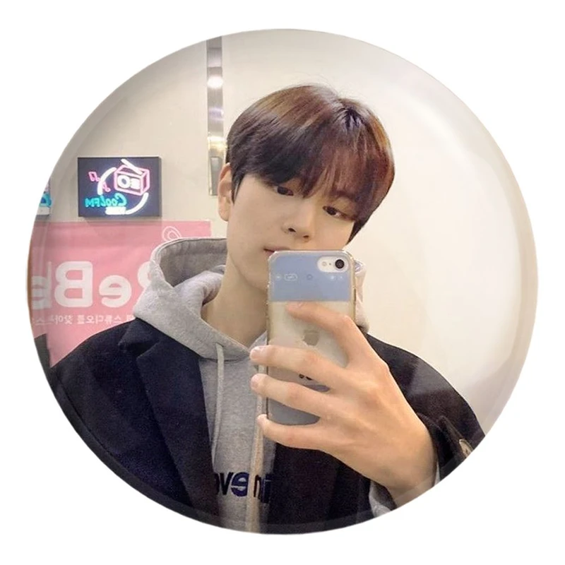 پیکسل خندالو طرح سونگمین گروه استری کیدز Stary Kids کد 16909 مدل بزرگ