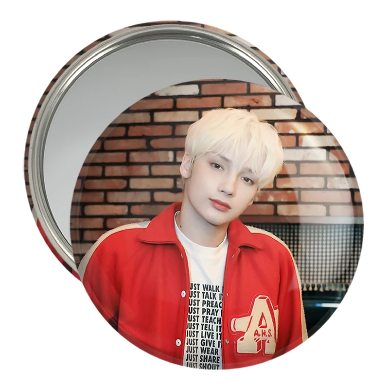 آینه جیبی خندالو مدل هیونینگ کای گروه تی اکس تی TXT  کد 20009