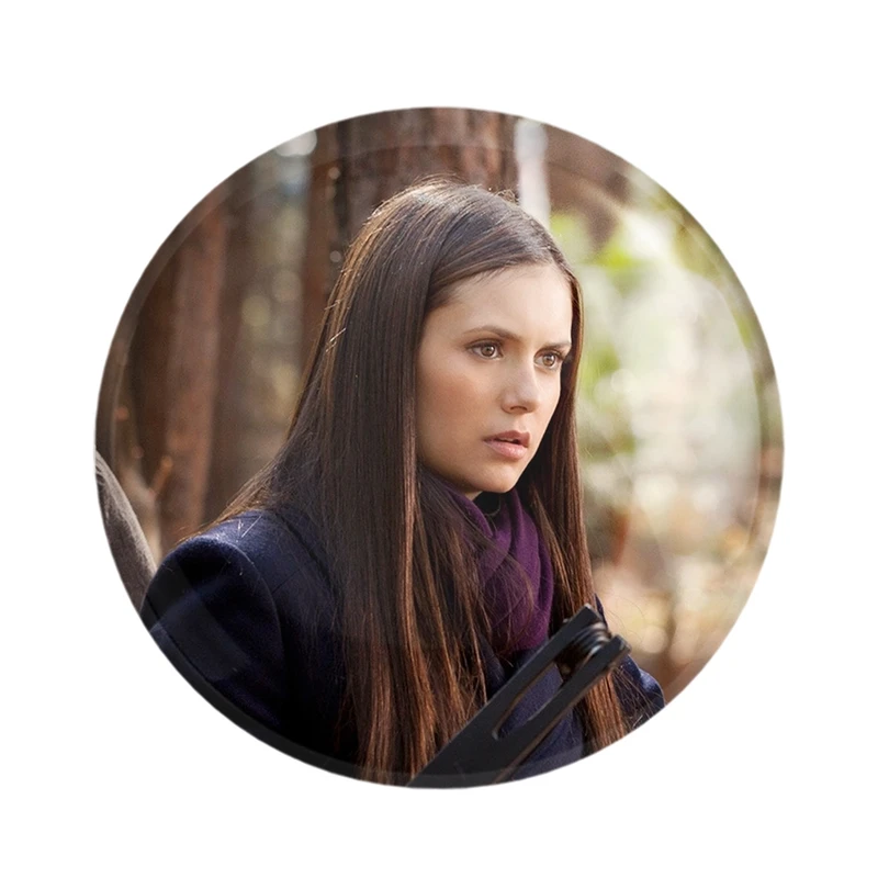 مگنت خندالو مدل الینا گیلبرت خاطرات یک خون آشام  The Vampire Diaries  کد 23671