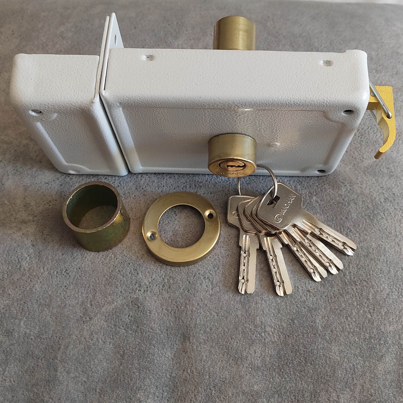 قفل در حیاطی کهن مدل ضد اهرم