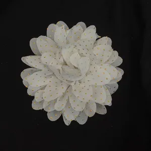 گیره مو زنانه مدل گل نگین دار GG04