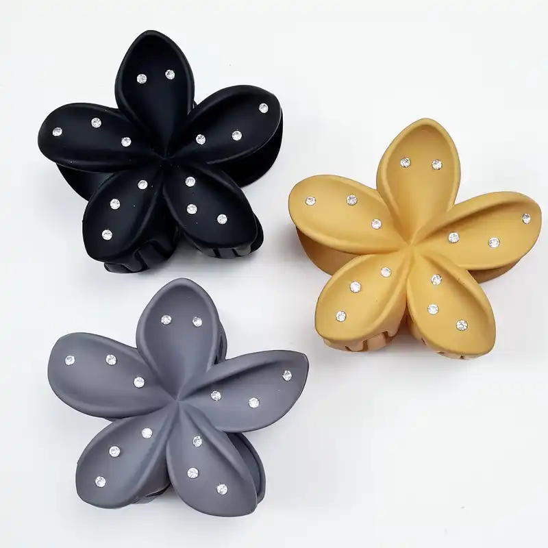 کلیپس مو زنانه مدل گل پلومریا استوایی نگین دار مات کد brg PN735