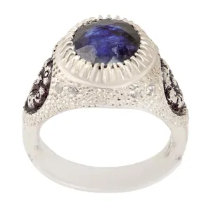 انگشتر نقره مردانه بازرگانی میلادی مدل یاقوت کبود رکاب دست ساز قلم زنی کد AM_2448