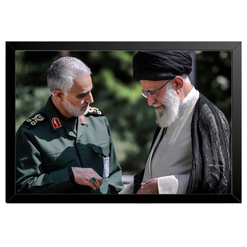 تابلو بکلیت طرح رهبر معظم آیت الله خامنه ای و سردار شهید حاج قاسم سلیمانی مدل B-po2021 فریم مشکی