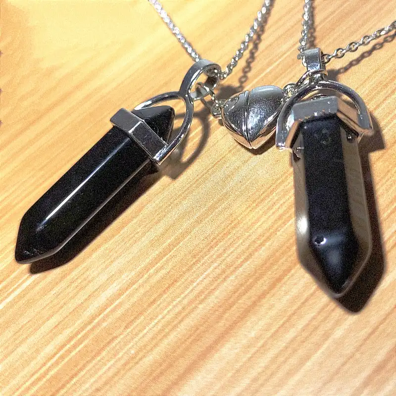 گردنبند مدل مگنتی طرح منشوری شب تار ورنیکسا مجموعه دو عددی