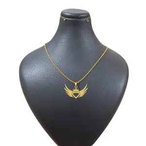 گردنبند زنانه هایکا مدل تاج بالدار کد g.ha348