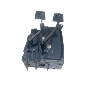 پدال کلاج ترمز کد 070 مناسب برای وانت نیسان 