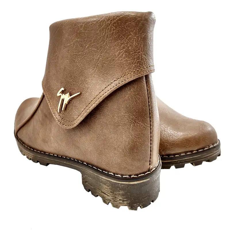 نیم بوت زنانه مدل جاپا MOM570