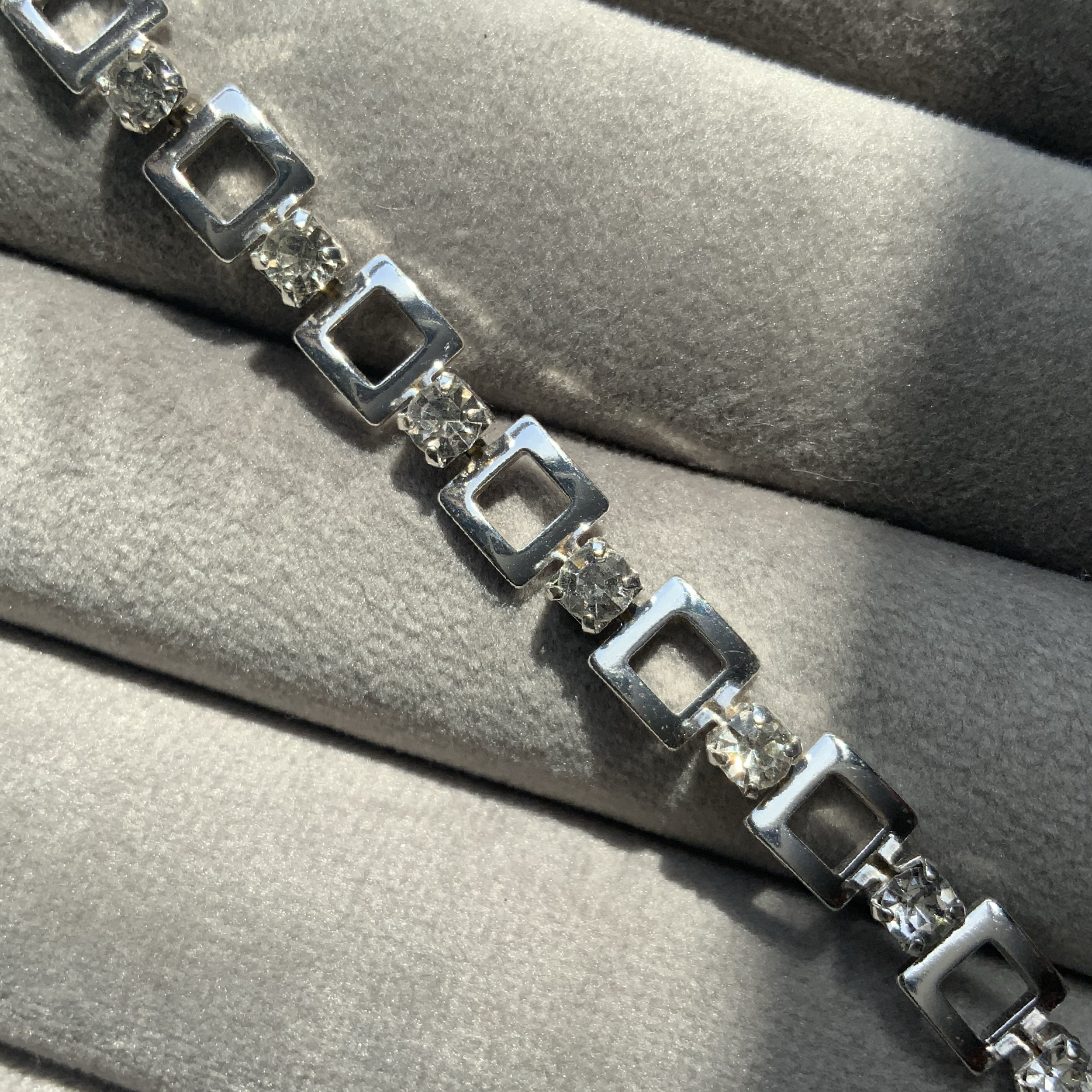 دستبند زنانه تاش مدل AB1199-009