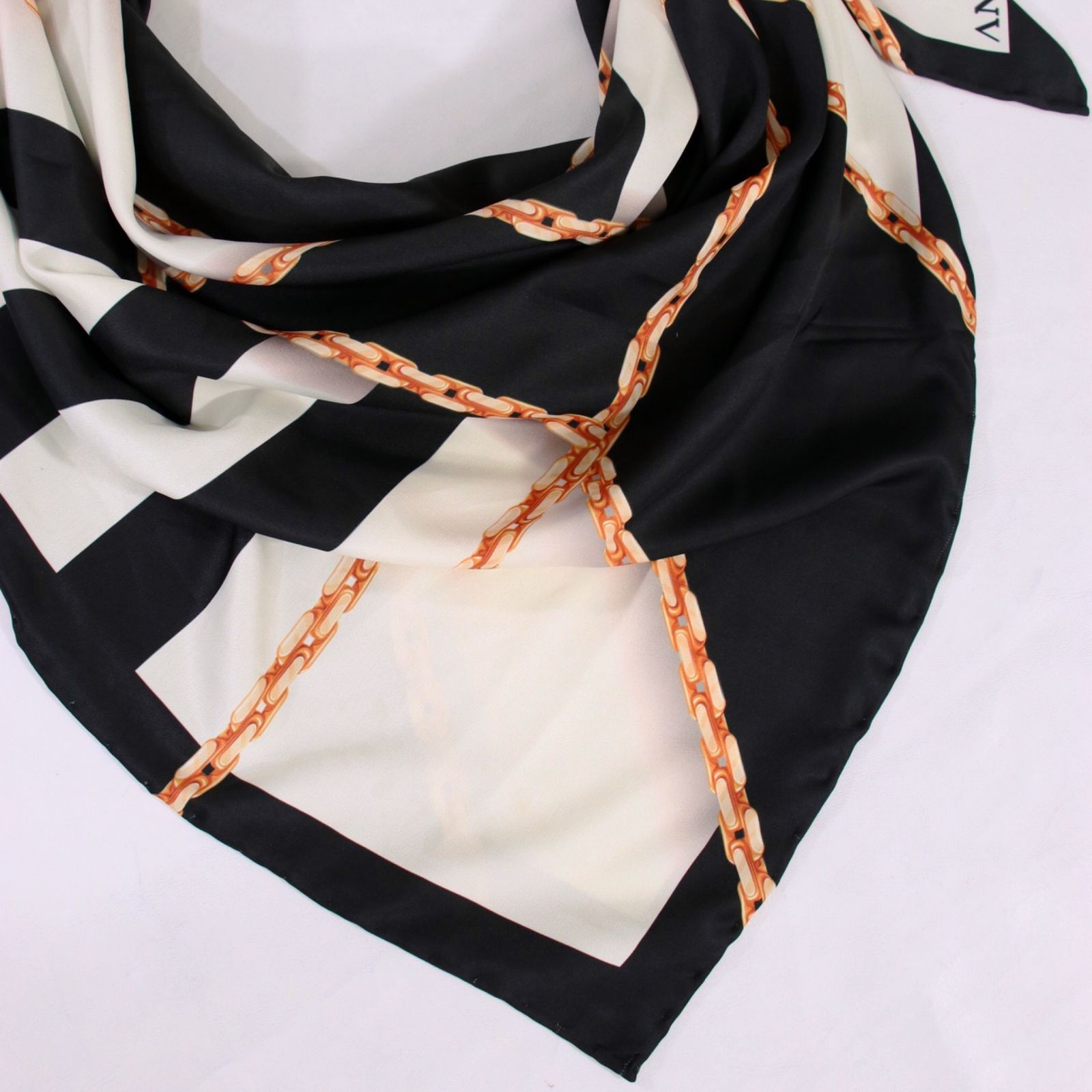 روسری زنانه مدل ابریشم دست دوز طرح زنجیری کلاسیک کد ana-2821 -  - 49
