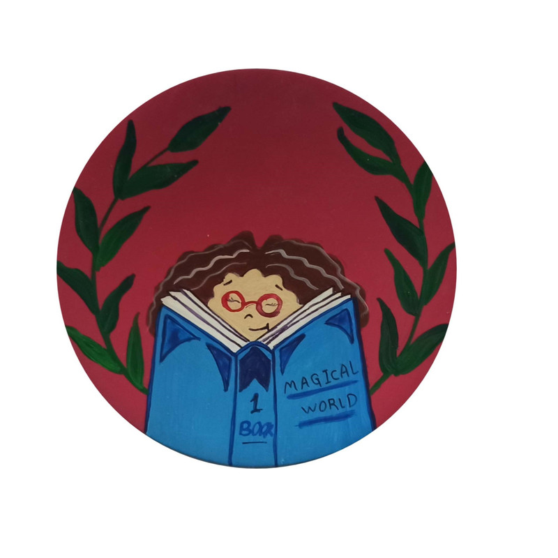 بشقاب دیوارکوب سفالی طرح دختر کتابخوان