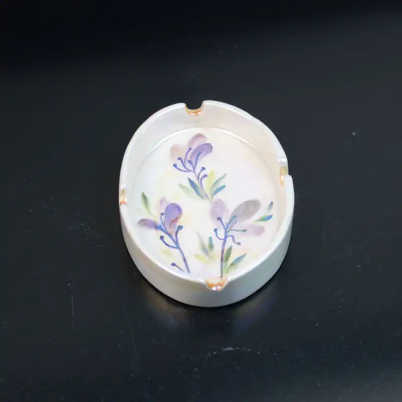 زیر سیگاری سرامیکی مدل لاستر گل یاس