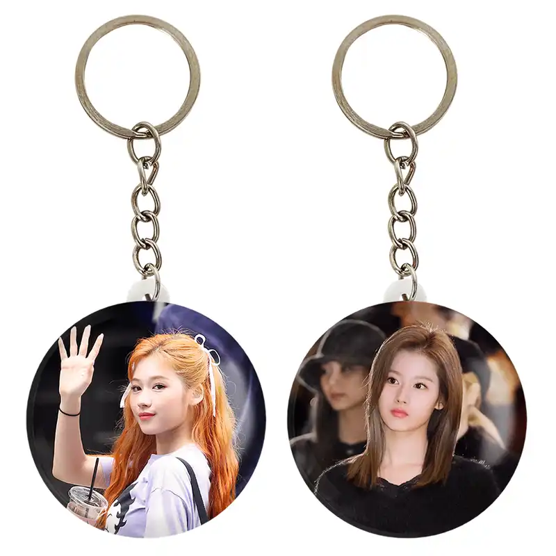 جاکلیدی خندالو مدل سانا گروه توایس TWICE کد 1991819924 مجموعه 2 عددی