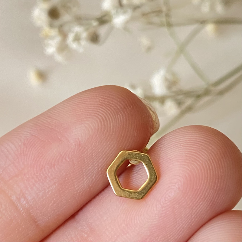 پیرسینگ گوش مدل شش ضلعی کد B