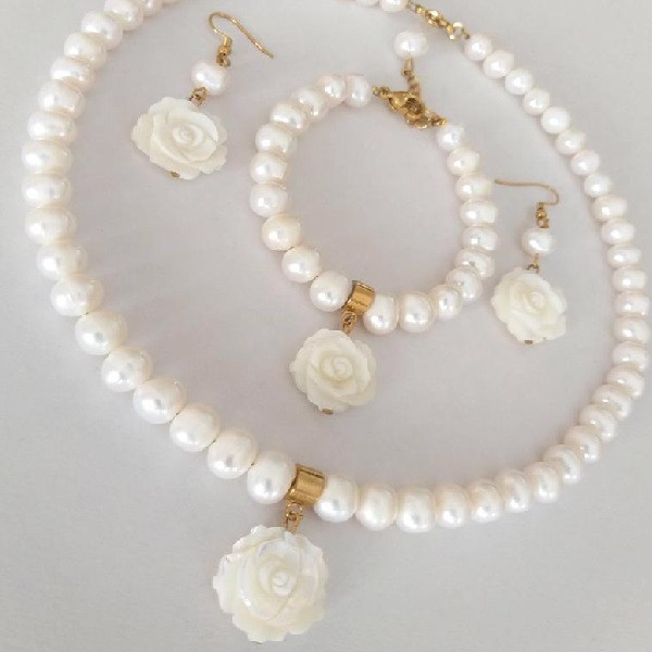 نیم ست دخترانه مدل مرواريد و صدف طبیعی