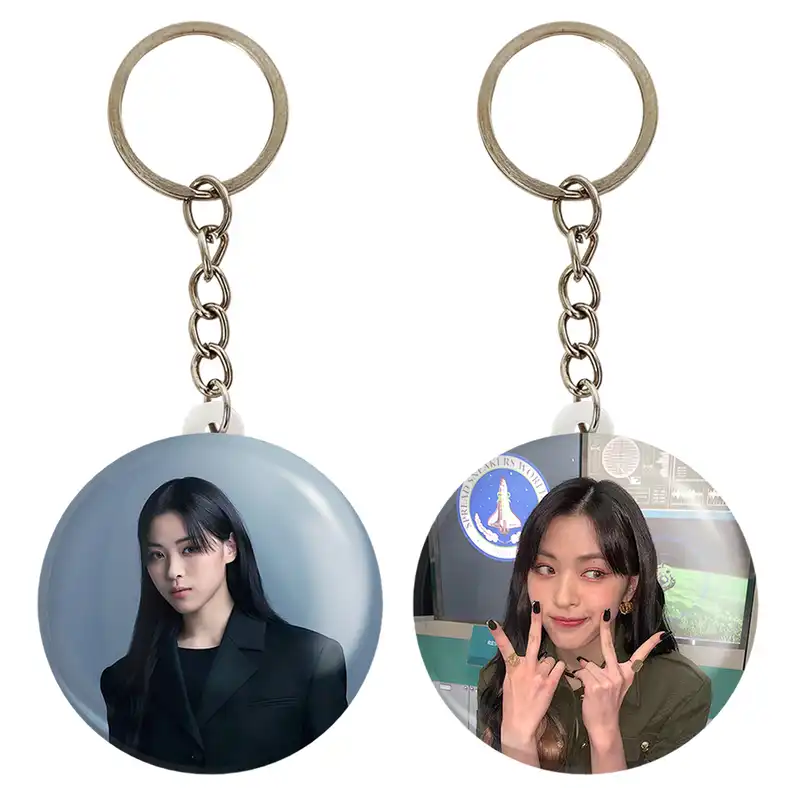 جاکلیدی خندالو مدل ریوجین گروه ایتزی ITZY کد 2017920185 مجموعه 2 عددی