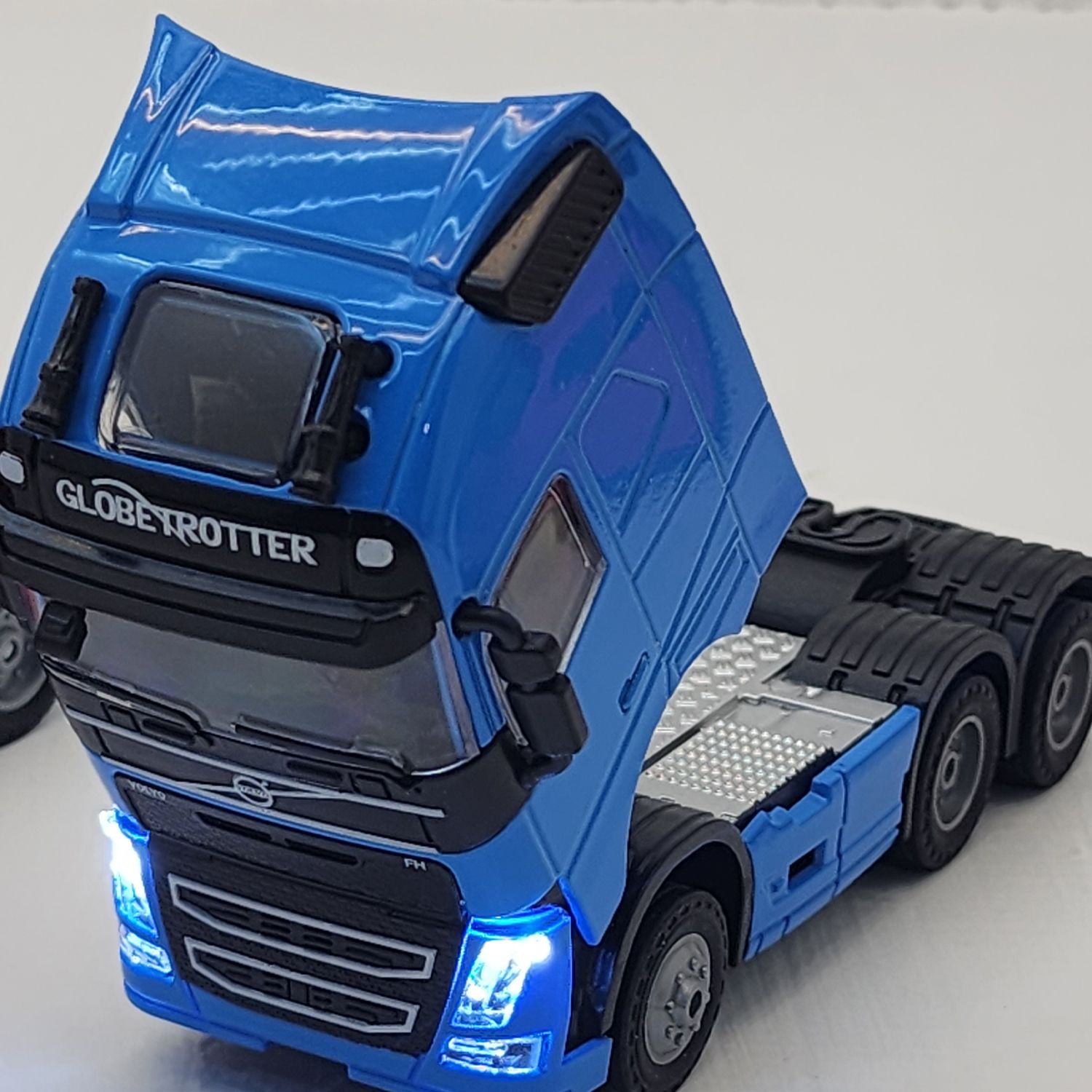 ماشین بازی ناب سل مدل 10 چرخ VOLVO FH طرح دو محور -  - 2