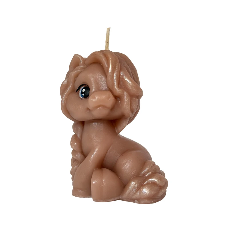 شمع دست‌ساز بدون‌بو مدل اسب طرح عید نوروز زمان اتمام 20 ساعت