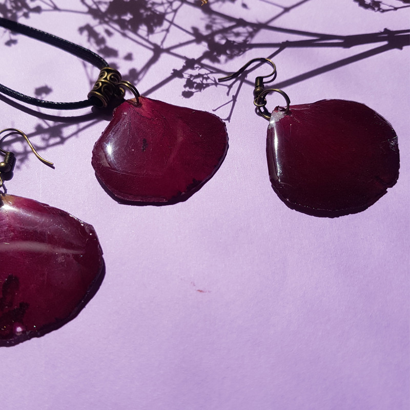 نیم ست دخترانه مدل رزینی طرح گل رز نیم ست دخترانه مدل رزینی طرح گل رز