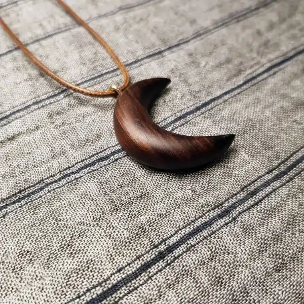 گردنبند مدل چوبی ماه