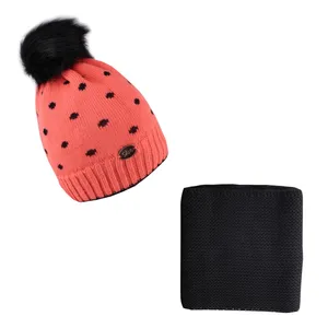 ست کلاه و شال گردن بافتنی بچگانه طرح خالدار مدل تک پوم KST-106