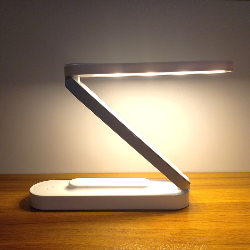 چراغ مطالعه سولونیکس مدل تاشو سه حالته