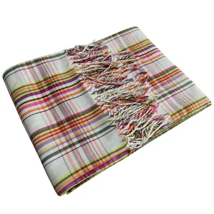 حوله حمام نساجی هنر یزد مدل زینتی ریشه دار سایز 100x180 سانتی متر