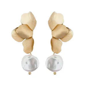 گوشواره آویز زنانه مدل گلبرگ کد s025