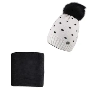 ست کلاه و شال گردن بافتنی بچگانه طرح خالدار مدل تک پوم KST-104