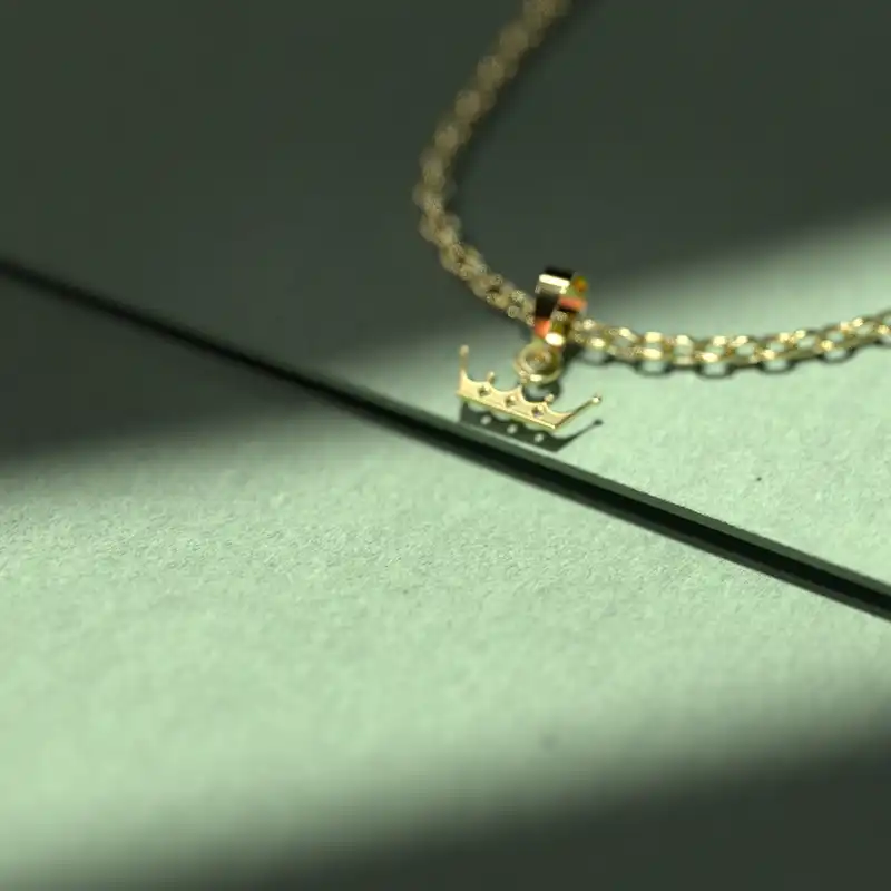 گردنبند طلا 18 عیار زنانه مدوپد مدل تاج کد GG2-1-1179