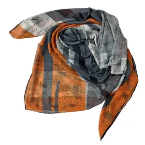 روسری زنانه مدل راه راه هندسی