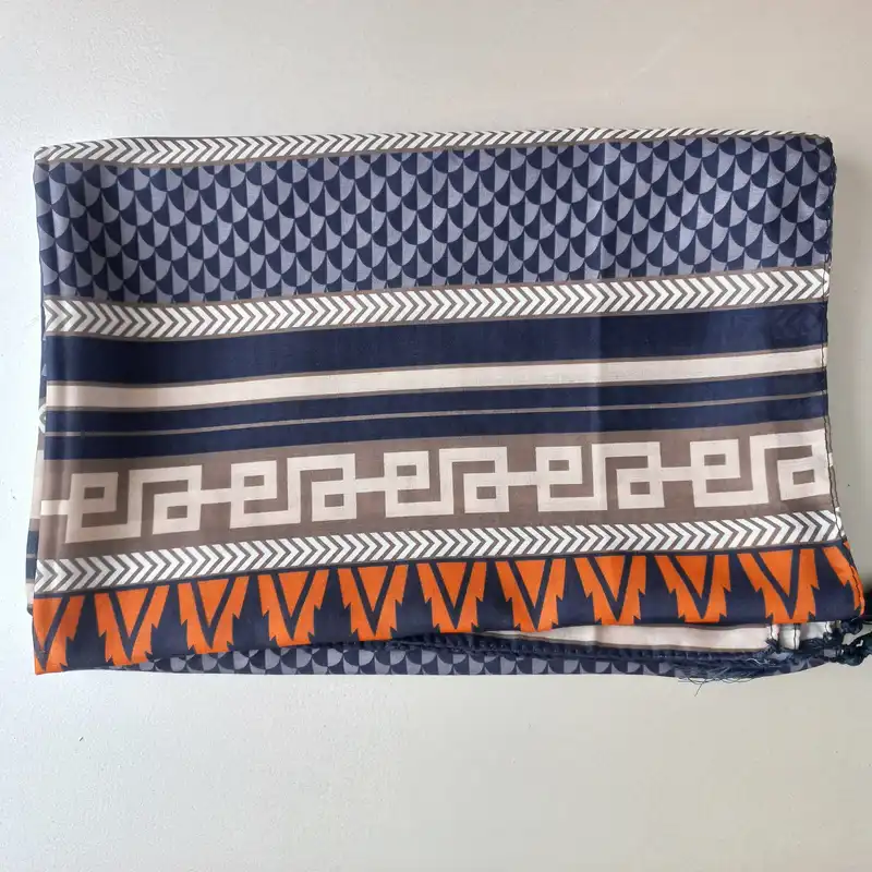 شال زنانه مدل نخی تابستانی راه راه اقلیمی منگوله دار