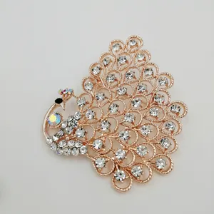 گل سینه زنانه طرح طاووس کد rst011