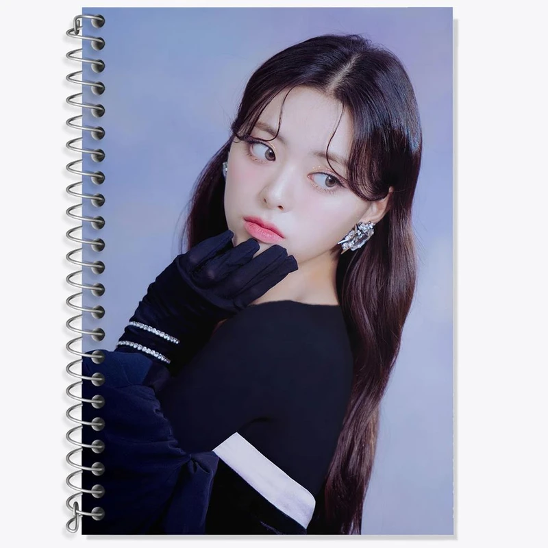 دفتر زبان 50 برگ خندالو مدل سه خط طرح یونا گروه ایتزی ITZY کد 20221