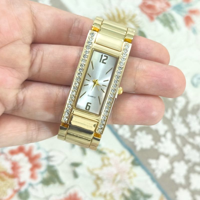 ساعت مچی عقربه ای زنانه مدل دور نگین بند النگویی کد 1