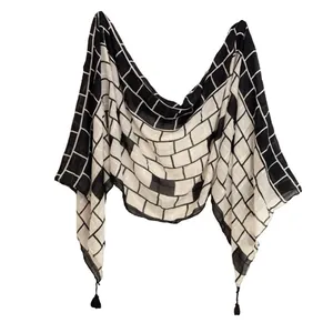 شال زنانه مدل منگوله دار