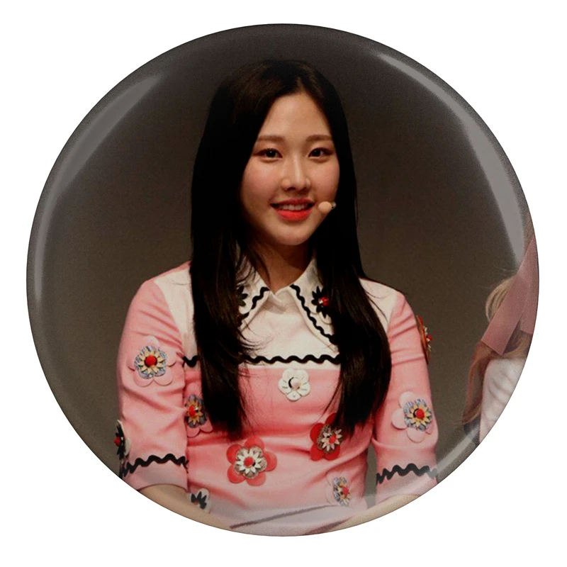 مگنت مدل نایون خواننده گروه موسیقی مومولند کد S7701 