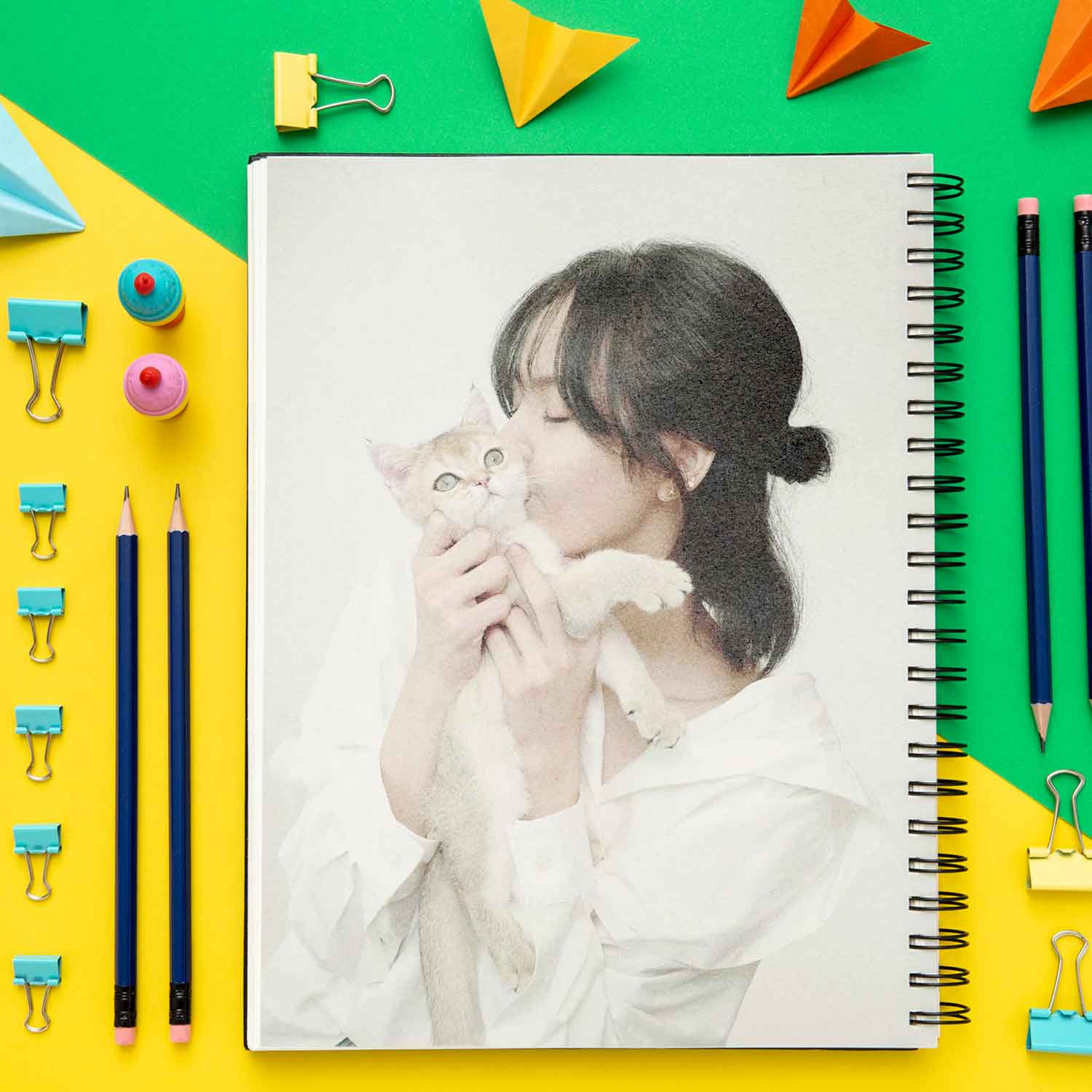 دفتر یادداشت باژیکان طرح بلک پینک 2022 کد 20111319 به همراه فتوکارت مجموعه 64 عددی