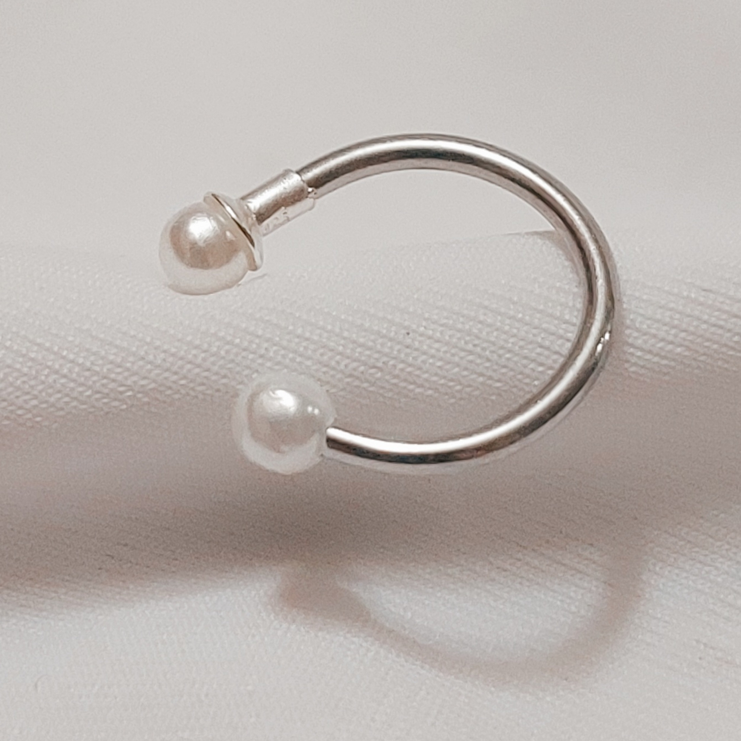 پیرسینگ نقره زنانه آی ام مدل 2 مروارید پیرسینگ نقره زنانه آی ام مدل 2 مروارید