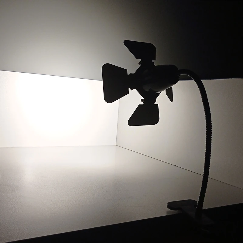 عکس شماره 9 : چراغ مطالعه مدل پایه گیره ای شیددار