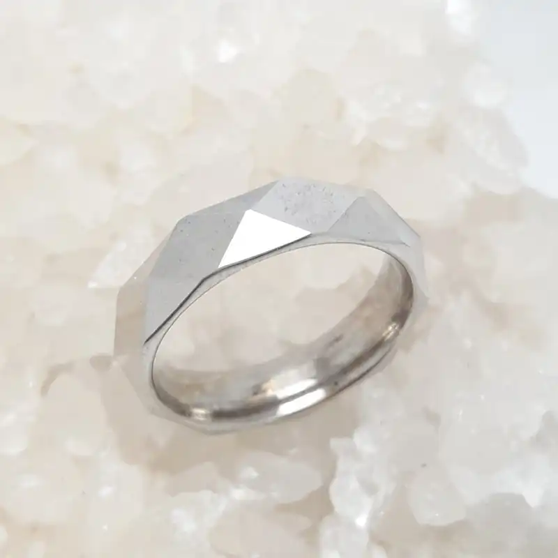 انگشتر نقره زنانه مدل تراش  کد sj212