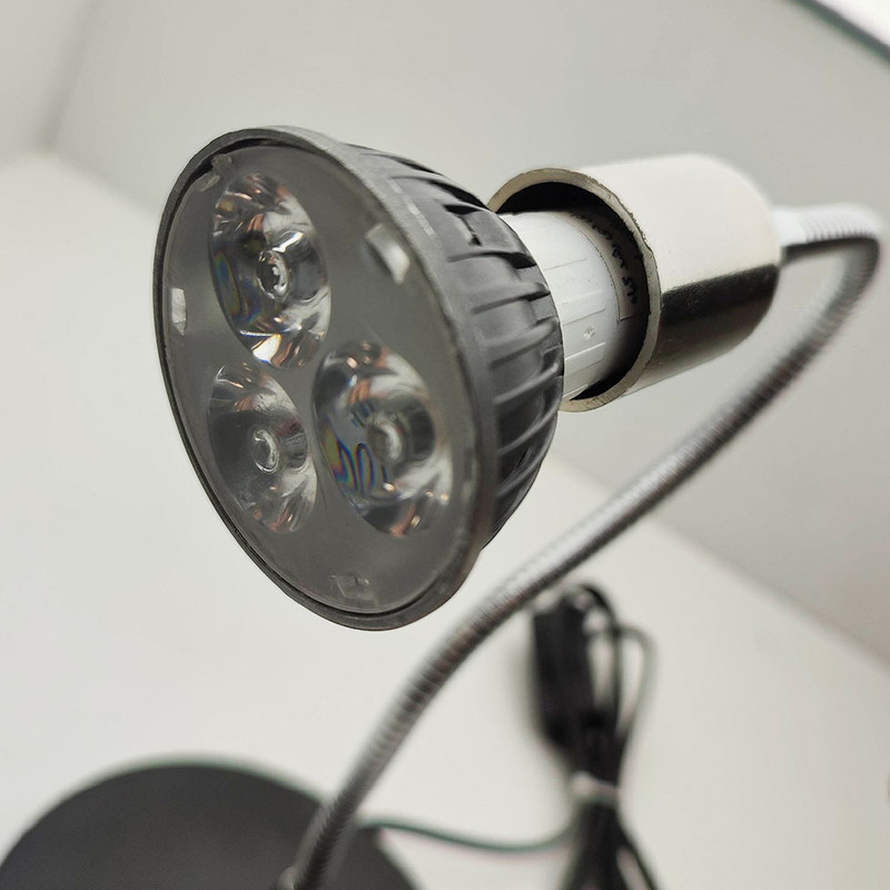 چراغ رشد گیاه 3 وات مدل رومیزی فلزی طرح فول اسپکتروم پایه GU5.3 کد BL147