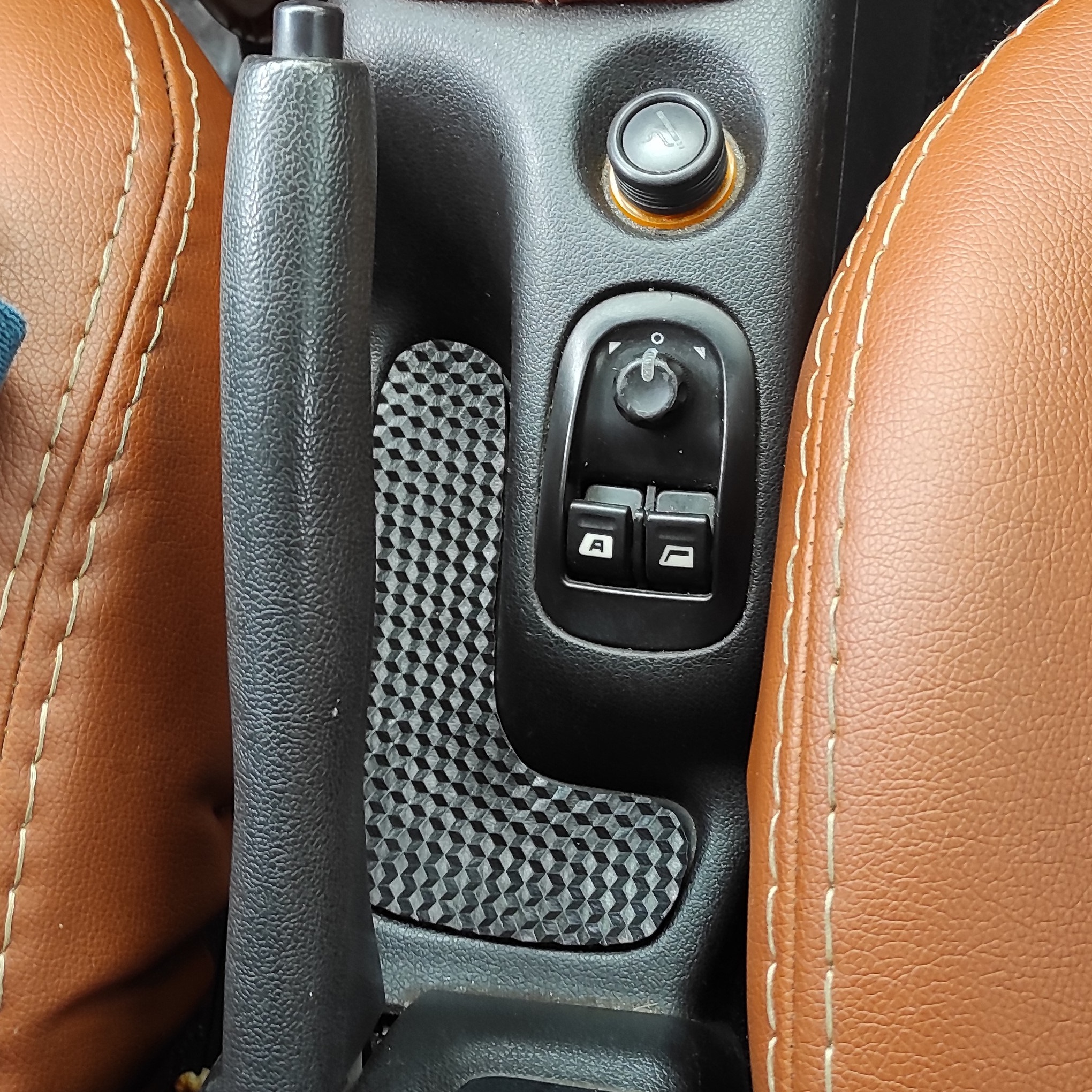 مجموعه پد جا لیوانی و کنسول مدل T silent مناسب برای پژو 207