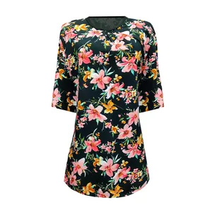 بلوز زنانه مدل گلدار نخی قواره دار کد 105014