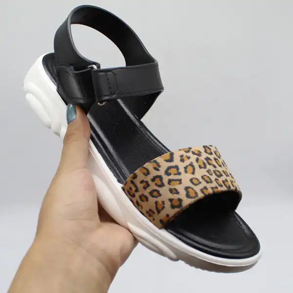 صندل زنانه پاپا مدل ملودی پلنگی کد 1388-CR