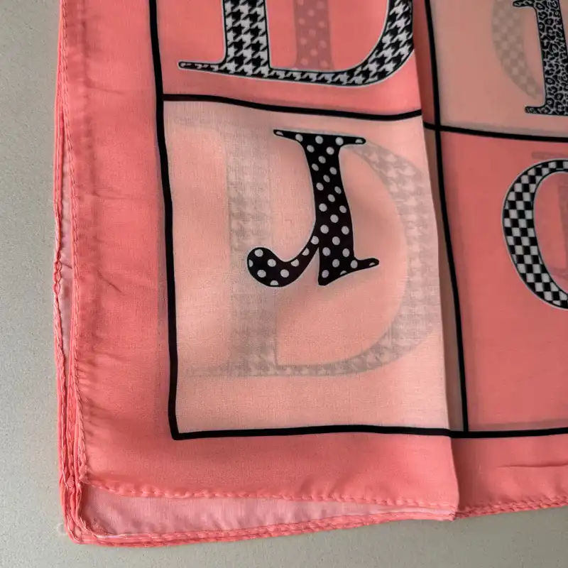 روسری زنانه مدل مینی اسکارف نخی چهارخانه اسپرت قواره 70