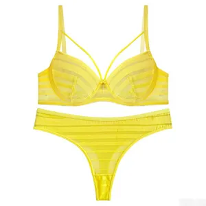 ست شورت و سوتین زنانه نوشه پوش مدل فنردار توری راه راه رنگ زرد