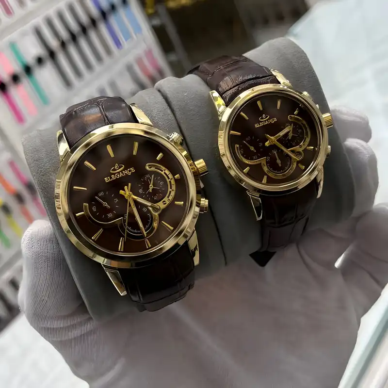 ست ساعت مچی عقربه ای زنانه و مردانه الگانس مدل بند چرمی تک موتوره کد 07