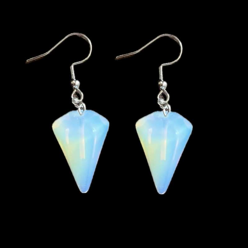 گوشواره زنانه مدل هرم سنگی اوپال گوشواره زنانه مدل هرم سنگی اوپال