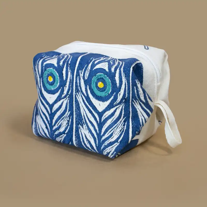 کیف لوازم آرایش زنانه مدل پر و چشم